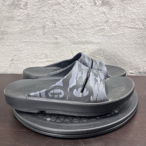 Oofos Ooahh Men’s Size 8 Gray Black Camo Print Comfort Recovery Slip On Sandals - Picture 1 of 10